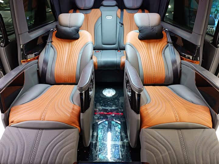 Фото 19 - Mercedes-Benz V-Class