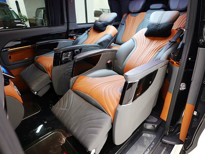 Фото 20 - Mercedes-Benz V-Class