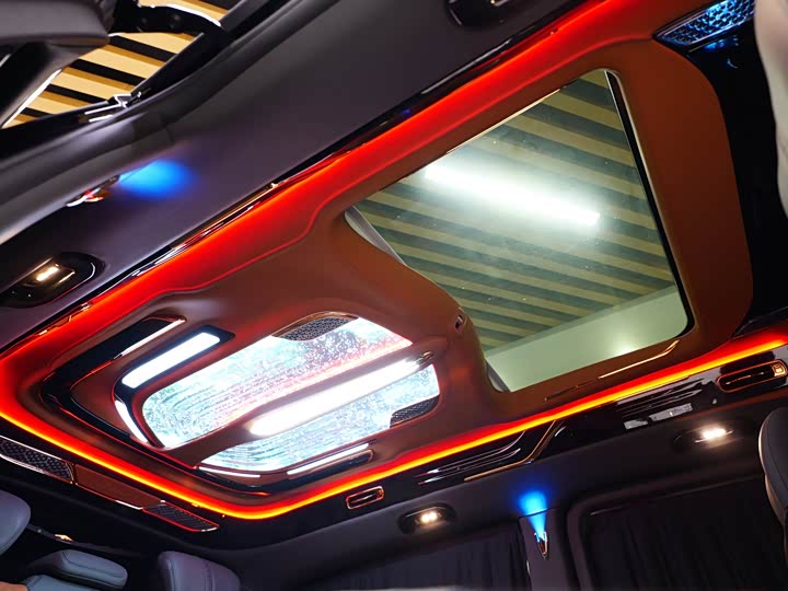 Фото 23 - Mercedes-Benz V-Class