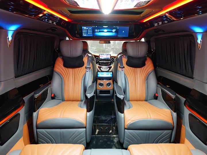 Фото 27 - Mercedes-Benz V-Class