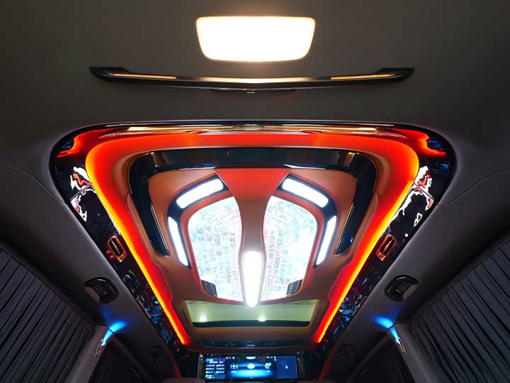 Фото 28 - Mercedes-Benz V-Class