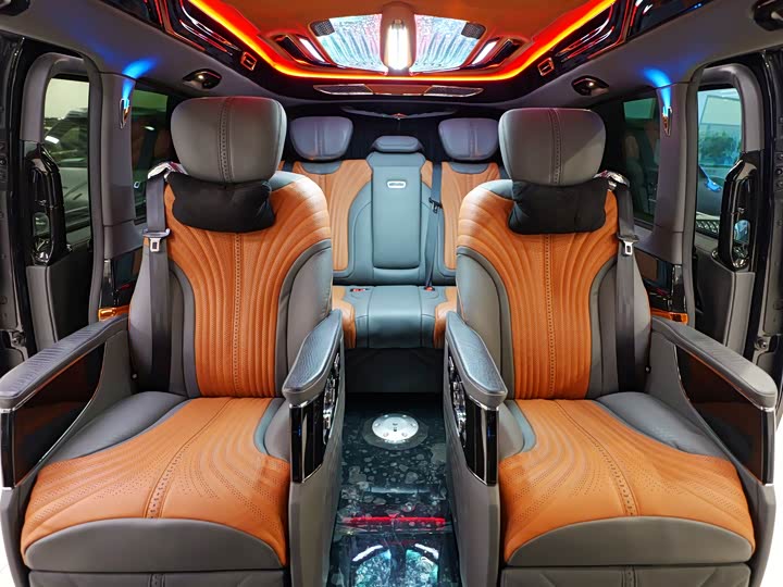 Фото 9 - Mercedes-Benz V-Class