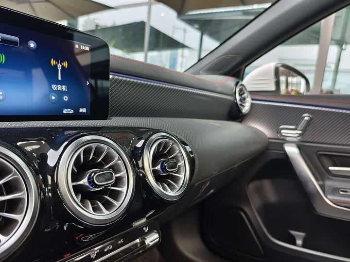 Фото 17 - Mercedes-Benz A-Class