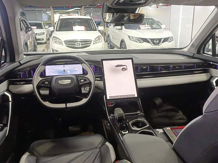 Фото 10 - Geely Atlas L