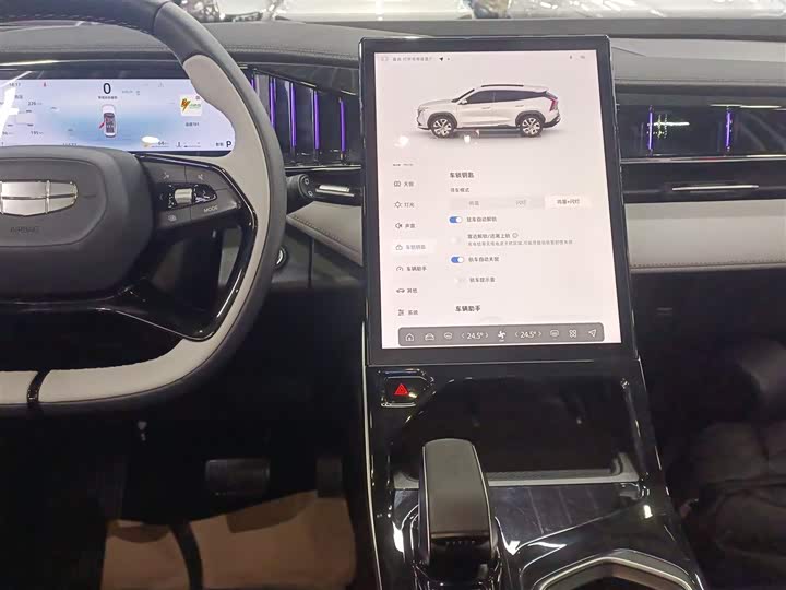 Фото 13 - Geely Atlas L