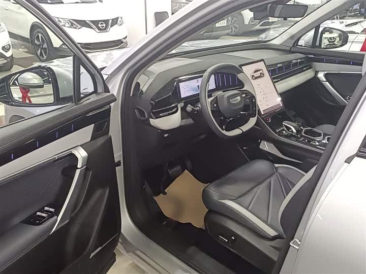 Фото 16 - Geely Atlas L