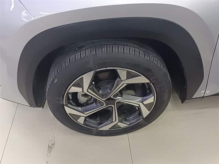 Фото 23 - Geely Atlas L