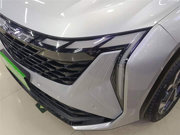 Фото 24 - Geely Atlas L