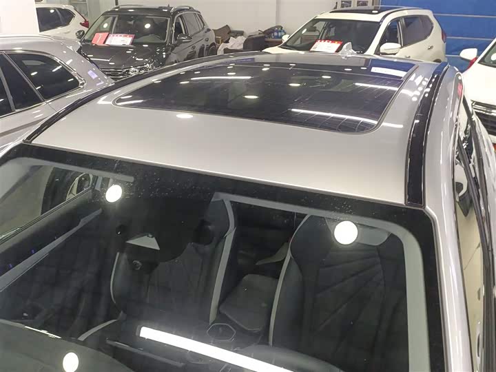 Фото 27 - Geely Atlas L