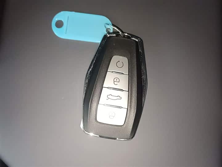 Фото 9 - Geely Atlas L