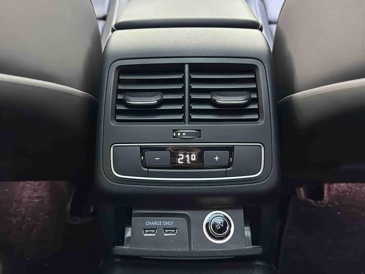 Фото 10 - Audi A4L