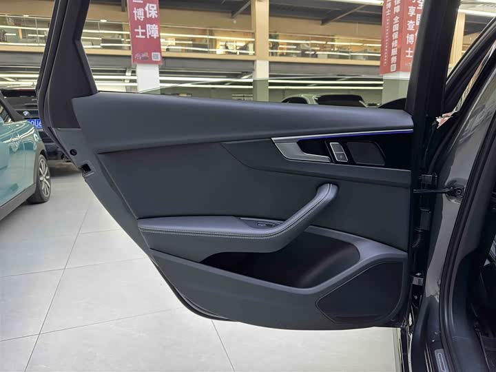 Фото 13 - Audi A4L