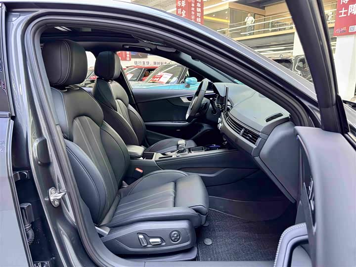 Фото 5 - Audi A4L