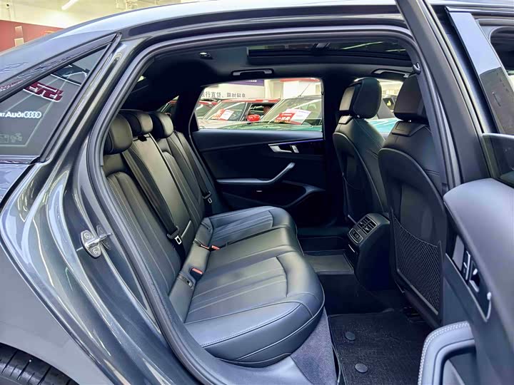 Фото 6 - Audi A4L