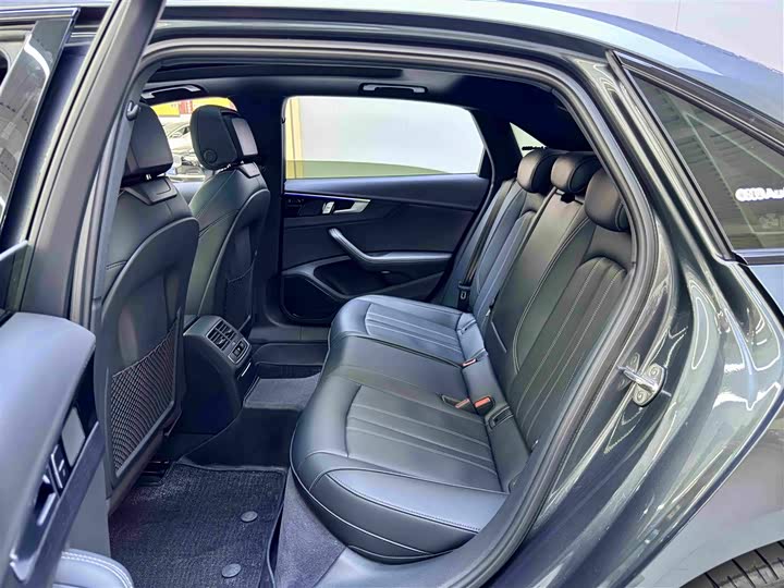 Фото 7 - Audi A4L