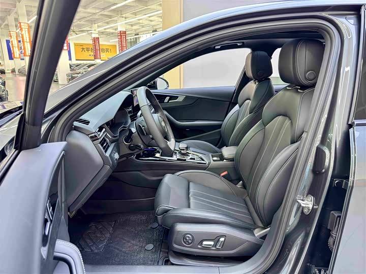 Фото 8 - Audi A4L