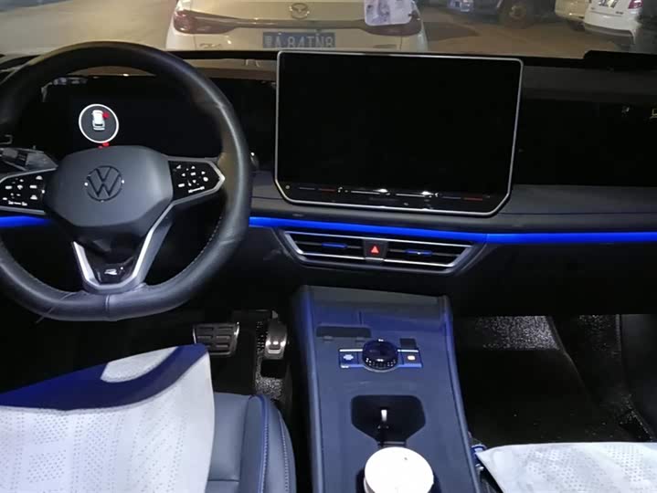 Фото 12 - Volkswagen Tiguan L Pro