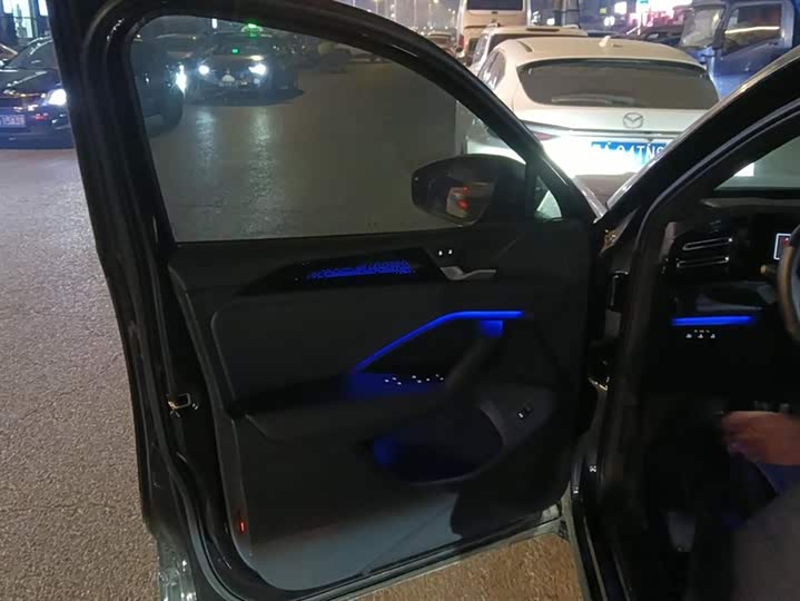 Фото 7 - Volkswagen Tiguan L Pro