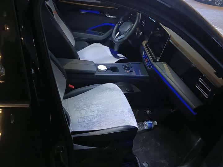 Фото 8 - Volkswagen Tiguan L Pro