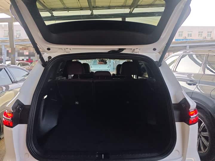 Фото 19 - Geely Monjaro