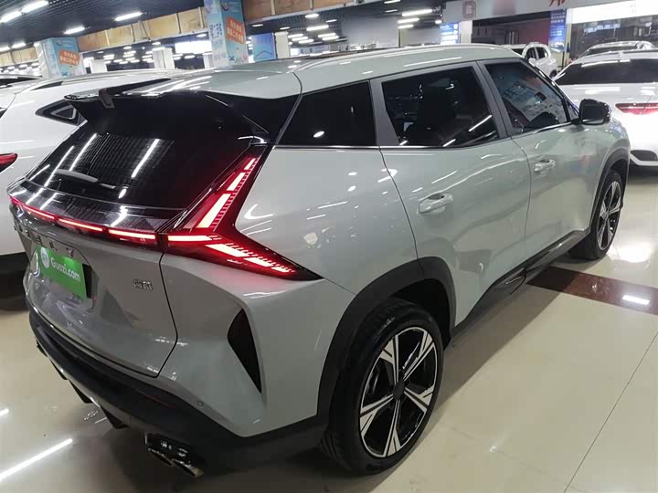 Фото 7 - Geely Atlas