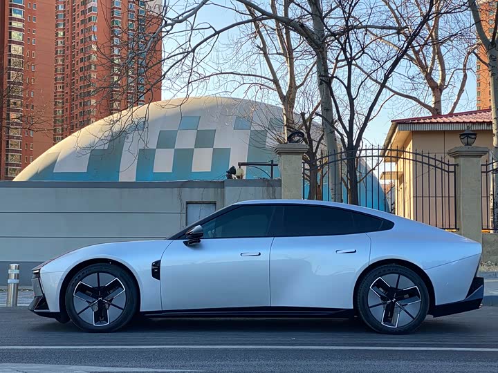 Фото 2 - XPeng P7