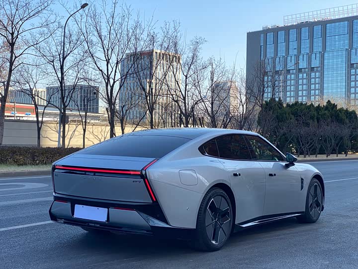 Фото 4 - XPeng P7