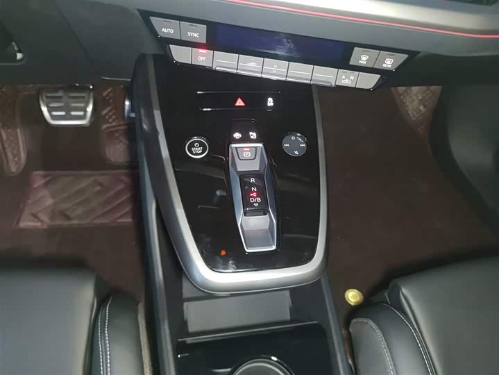 Фото 14 - Audi Q4 e-tron