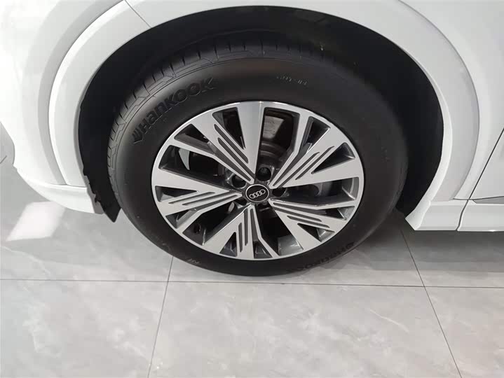 Фото 23 - Audi Q4 e-tron