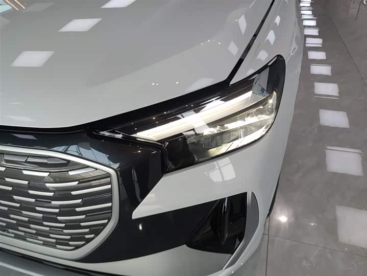 Фото 24 - Audi Q4 e-tron