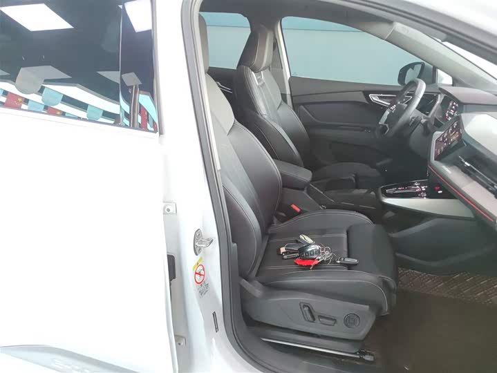 Фото 25 - Audi Q4 e-tron