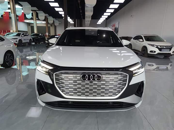 Фото 3 - Audi Q4 e-tron