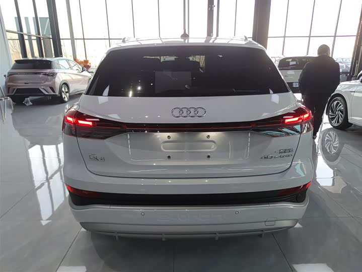 Фото 6 - Audi Q4 e-tron