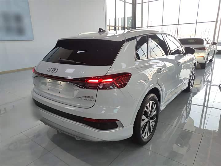 Фото 7 - Audi Q4 e-tron