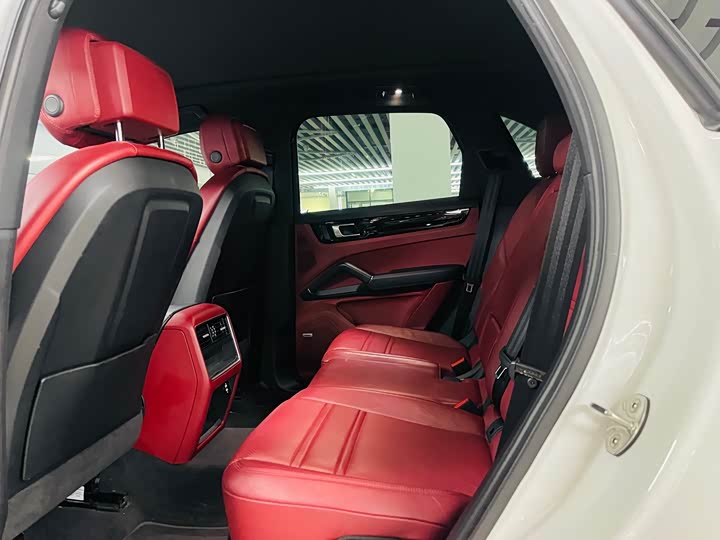 Фото 8 - Porsche Cayenne