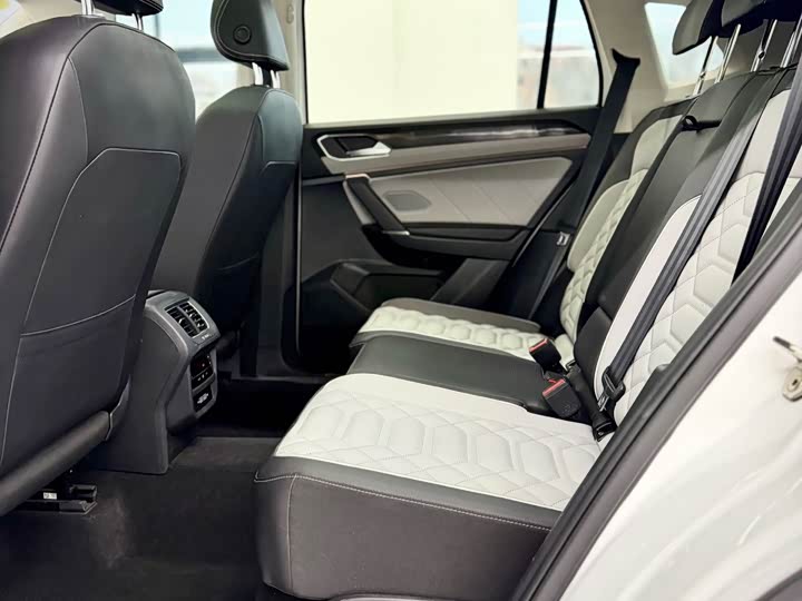 Фото 15 - Volkswagen Tayron