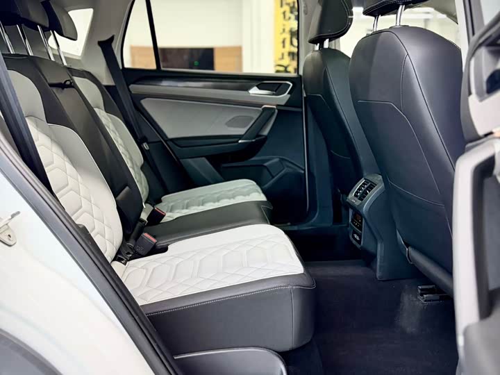 Фото 20 - Volkswagen Tayron