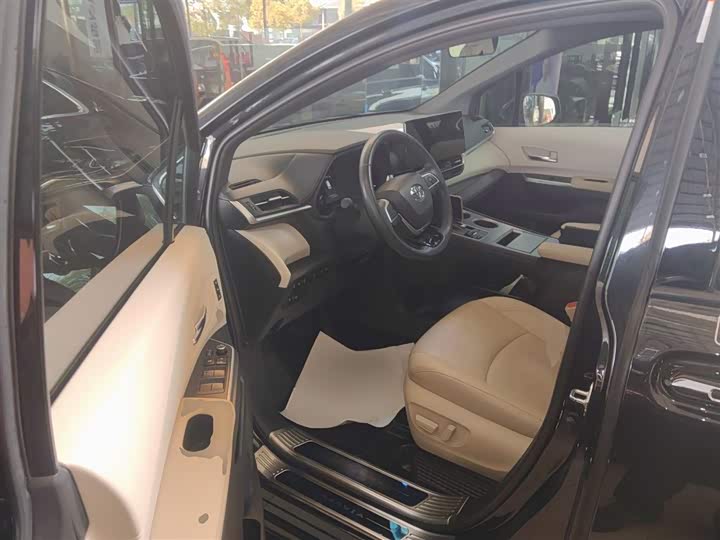 Фото 16 - Toyota Granvia