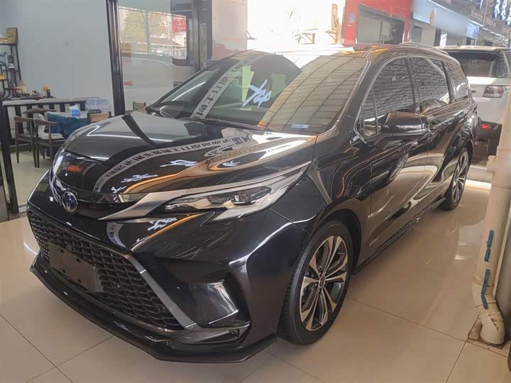 Фото 2 - Toyota Granvia