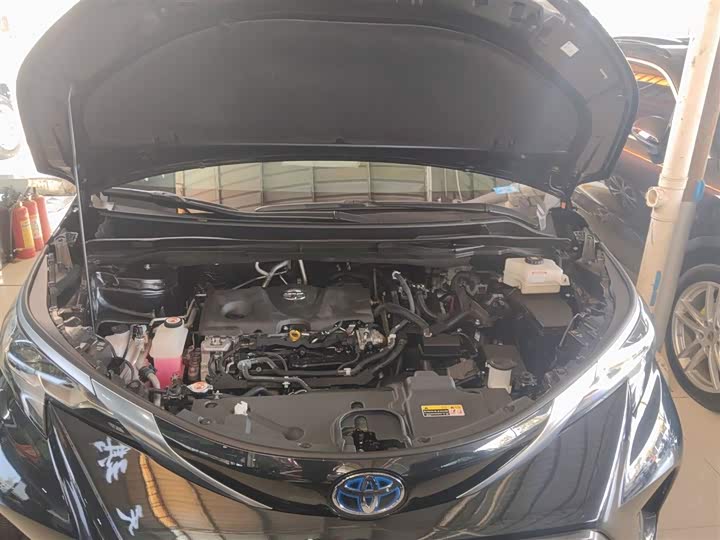 Фото 20 - Toyota Granvia