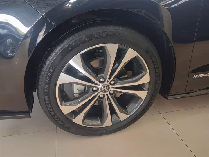 Фото 23 - Toyota Granvia