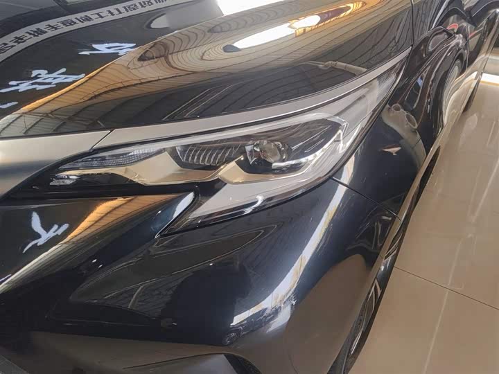 Фото 24 - Toyota Granvia