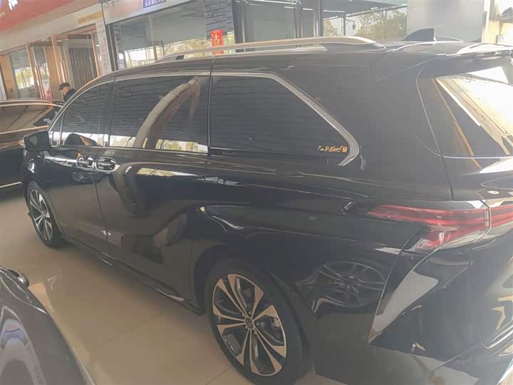 Фото 5 - Toyota Granvia