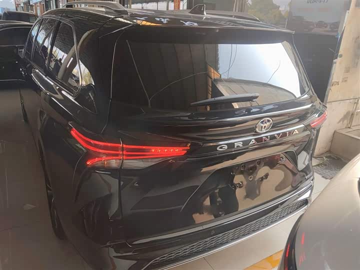 Фото 6 - Toyota Granvia