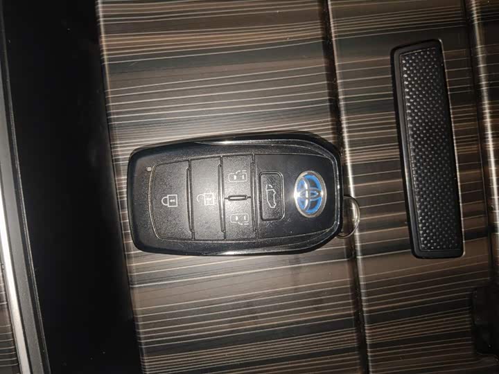 Фото 9 - Toyota Granvia