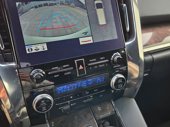 Фото 10 - Toyota Vellfire