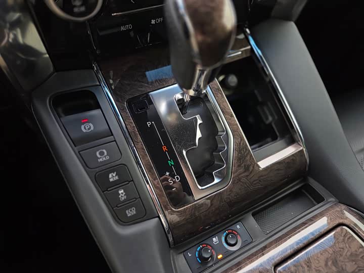 Фото 11 - Toyota Vellfire