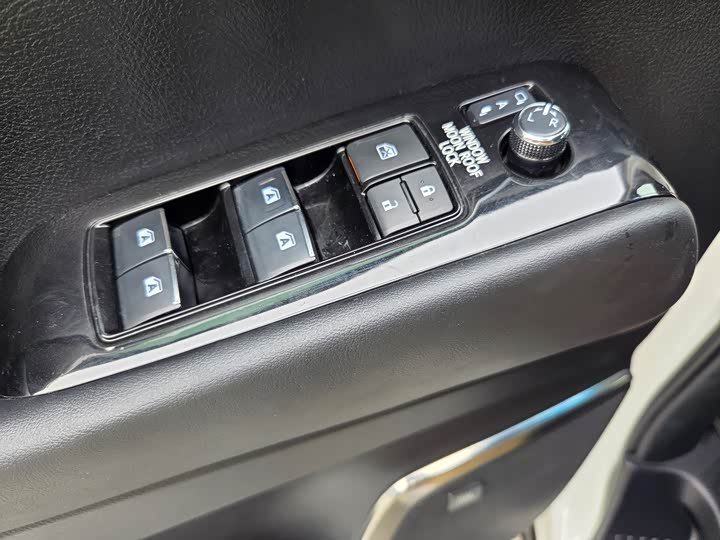 Фото 14 - Toyota Vellfire