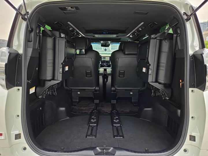 Фото 15 - Toyota Vellfire