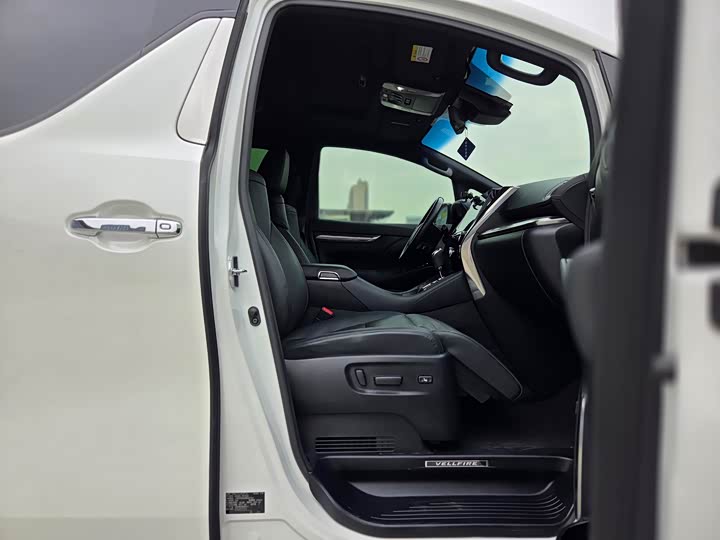 Фото 20 - Toyota Vellfire